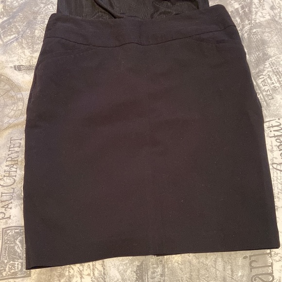 Pencil skirt - Picture 2 of 3